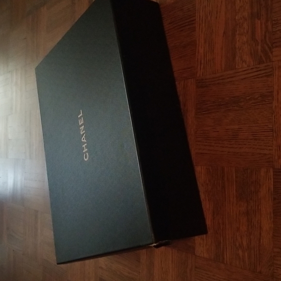Large Chanel Shoe Box​ - Picture 3 of 10